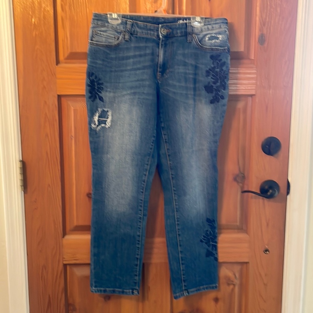Faded Glory denim distressed/embroidered jean